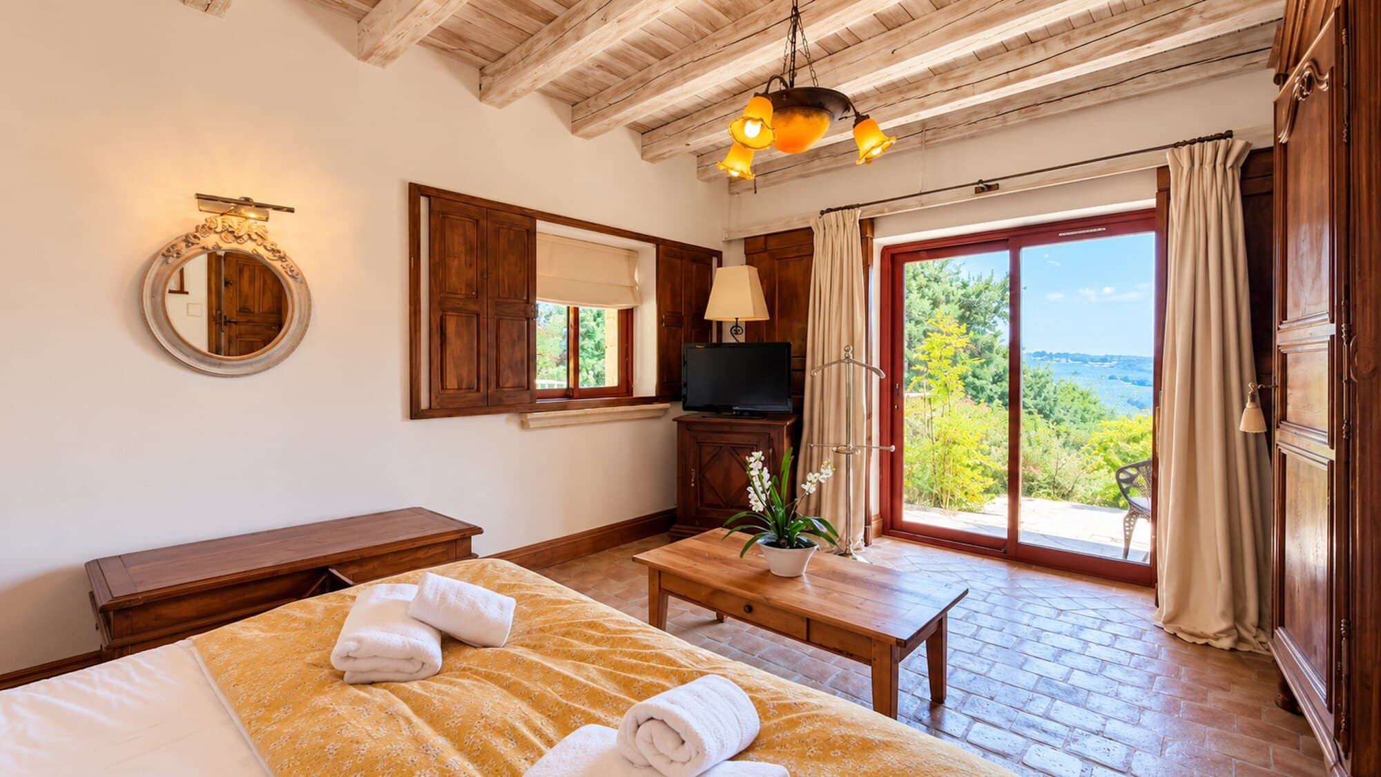 Chambre ouvrant sur la terrasse