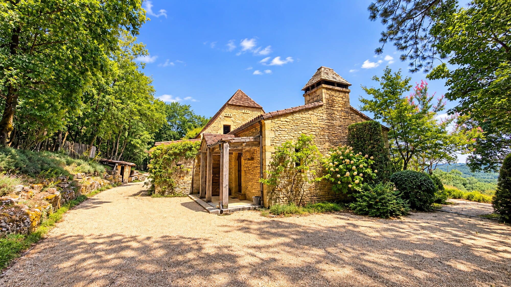 La maison depuis l’allée