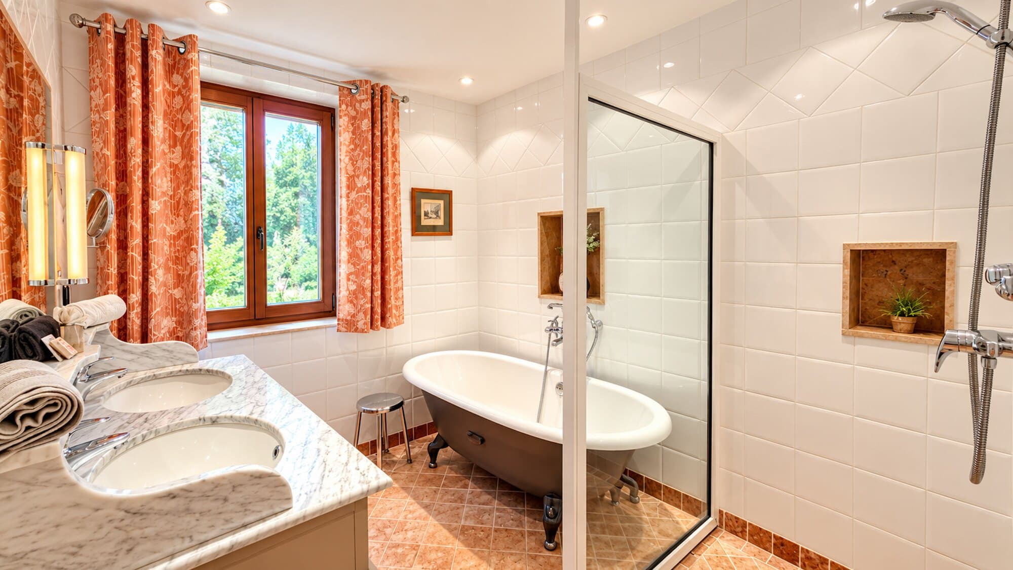 Salle de bains à double vasque
