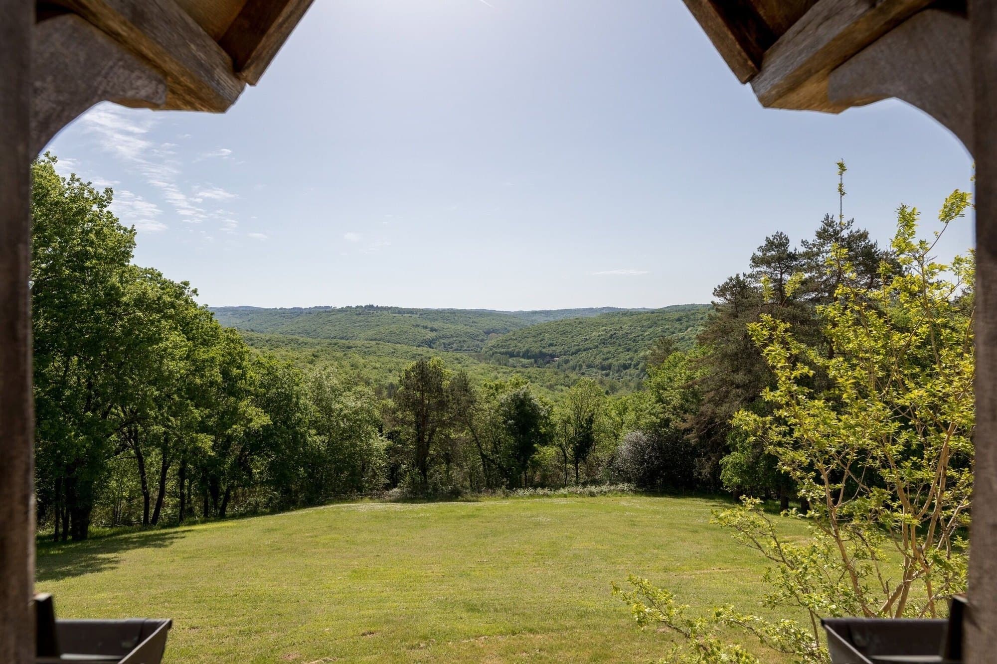 La vue depuis la terrasse couverte